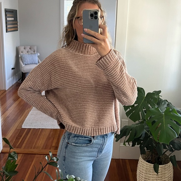 Forever 21 Sweaters - Forever 21 Mock Neck Sweater